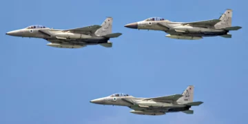 Israel ataca centros Hezbolá tras el lanzamiento de cohetes