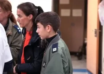 Hamás dijo a un rehén de 12 años que Israel estaba destruido