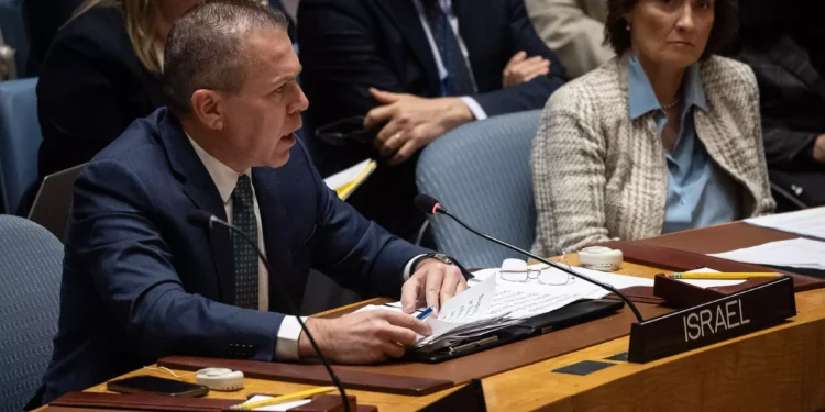 Enviado de Israel en la ONU se enfrenta al Consejo de Seguridad