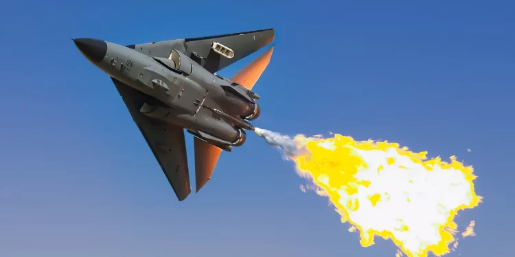 F-111 Aardvark: El avión de guerra para atacar cualquier cosa