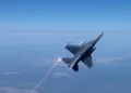 Este caza F-16 esquivó por poco 6 misiles tierra-aire