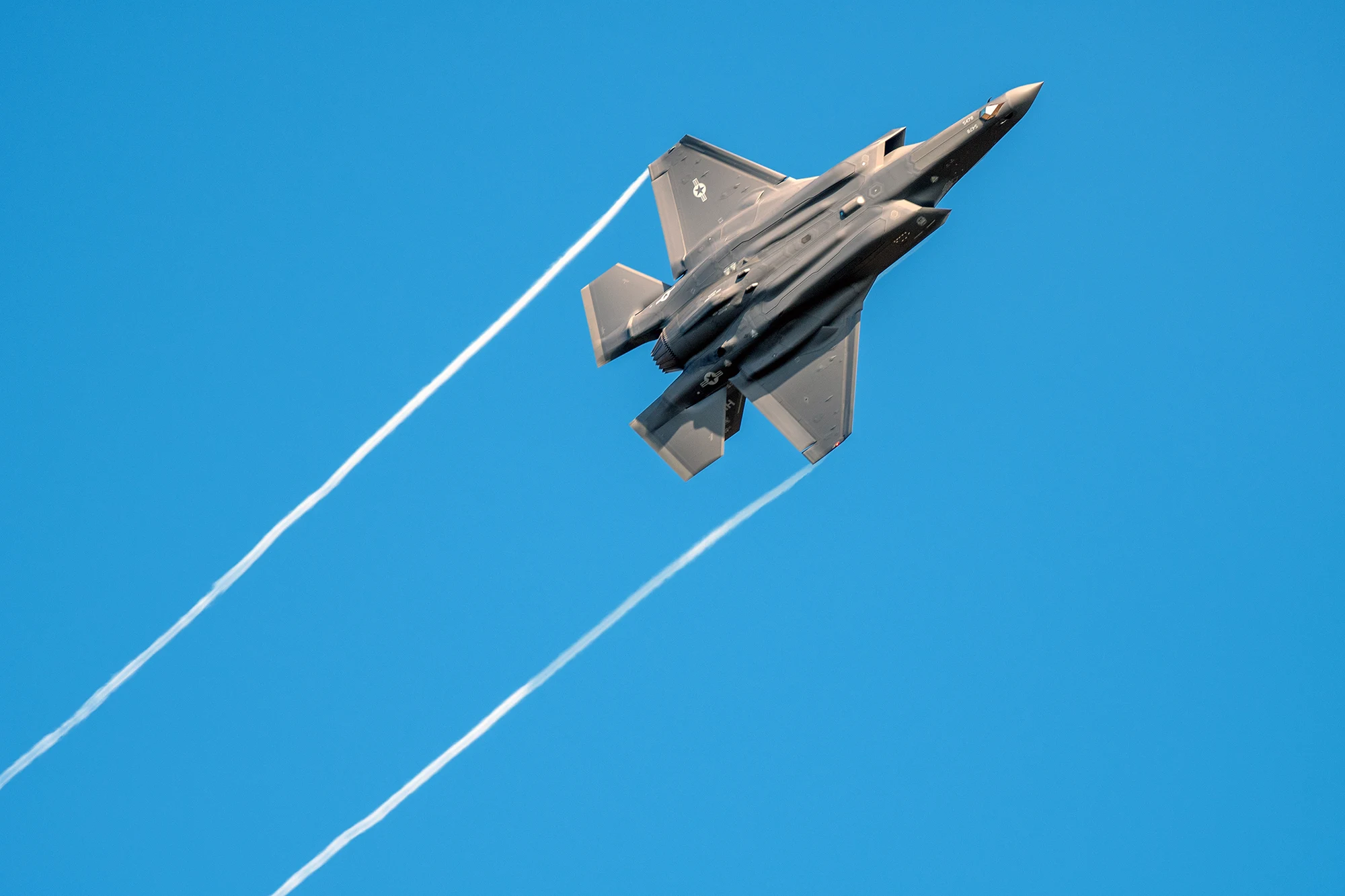 Aumentan los decibelios contra la contaminación acústica del F-35