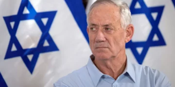 Gantz lamenta la trágica muerte por error de tres rehenes en Gaza
