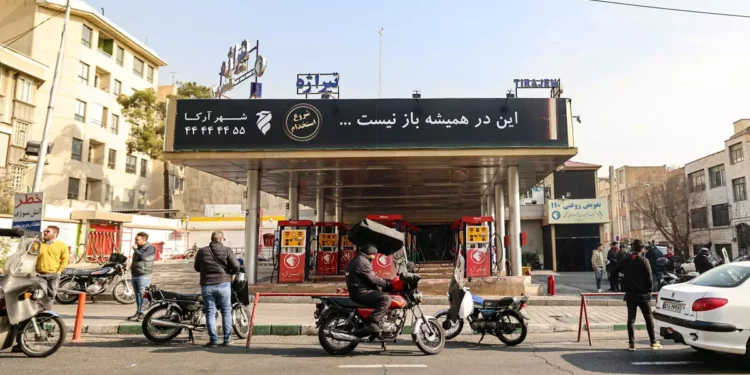Gasolineras de Irán vuelven a funcionar tras ciberataque