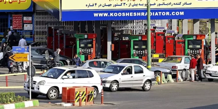 Hackers vinculados a Israel se atribuyen paralización de gasolineras en Irán