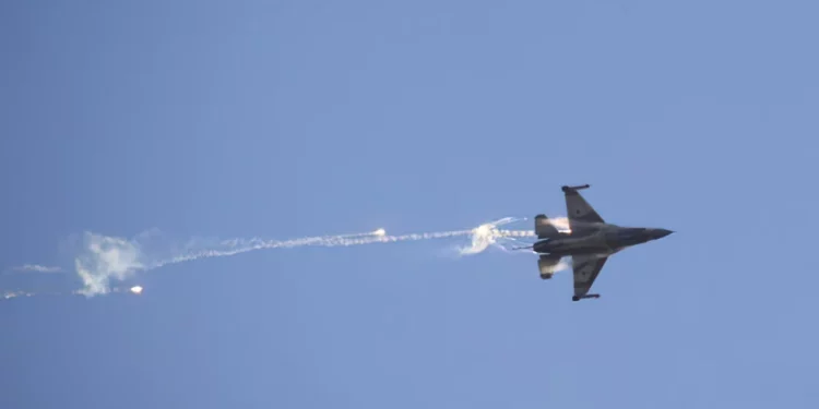 Las FDI atacan Líbano después de que Hezbolá lanzara drones cargados de explosivos a través de la frontera