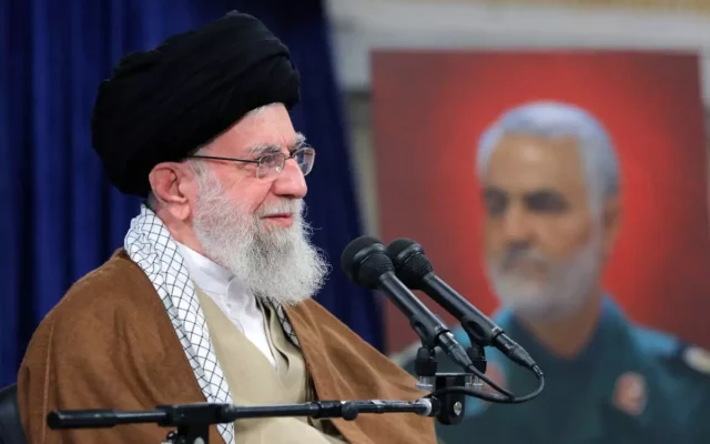 Jamenei pide a los países musulmanes que impidan la llegada de combustible a Israel