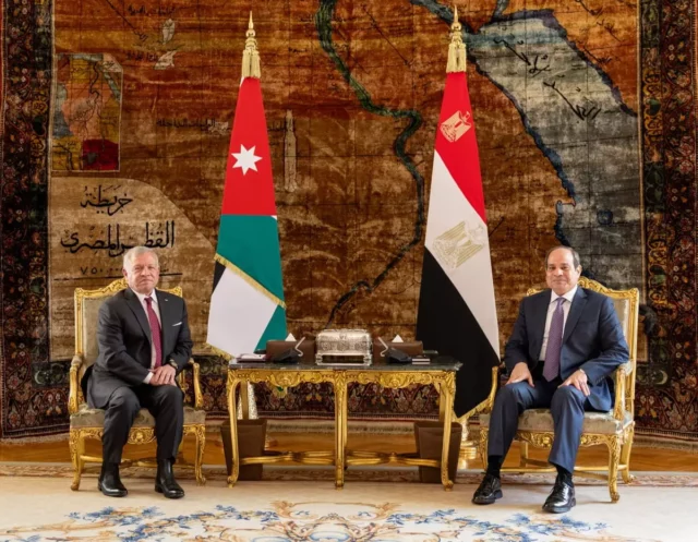 Abdullah de Jordania y Sissi de Egipto se reúnen en El Cairo para hablar de la guerra en Gaza