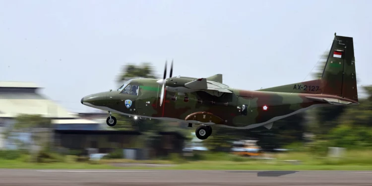 PTDI entrega avión militar NC212i a Fuerza Aérea de Indonesia