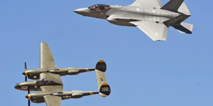 P-38 y un F-35