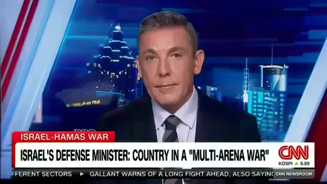 Presentador de CNN llora al leer súplica de  madre de rehenes