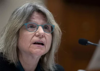 Directora del MIT asiste a proyección de las atrocidades de Hamás