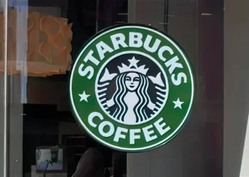 Starbucks se desploma por apoyo de empleados a Hamás