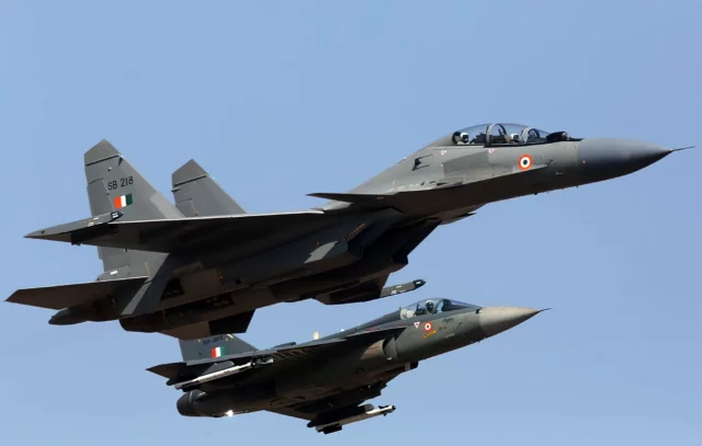 India arma a sus Su-30MKI con radar Uttam y misiles BrahMos para frenar al JF-17