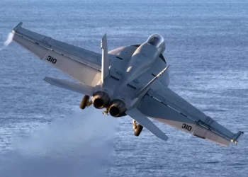 Super Hornet de EE. UU. derriban drones y misiles en el mar Rojo