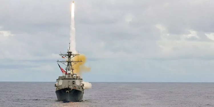 EE. UU. derriba dron y misil en el mar Rojo disparados por hutíes