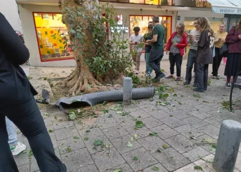 Hombre herido por metralla de cohete en zona de Tel Aviv