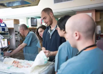 Beneficios para estudiantes de medicina enviados a Gaza