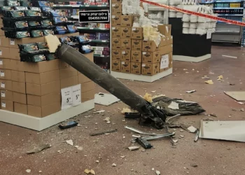 Andanada de cohetes contra Ashdod: Impacto en supermercado