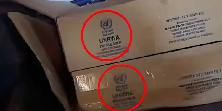 Las FDI hallan cohetes bajo cajas del UNRWA en Gaza