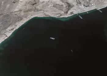 Buque noruego alcanzado por misil frente a las costas de Yemen