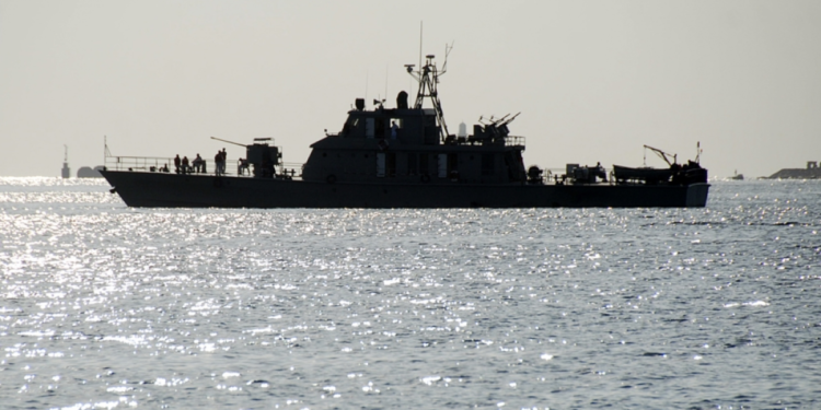 El buque de guerra iraní Alborz entra en el mar Rojo