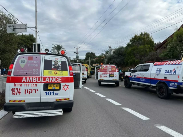 Adolescente atropellado en el ataque islamista en Ra’anana sigue en estado crítico tras operación