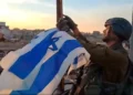 19 años después: Reservista iza la bandera que bajó al salir Gaza