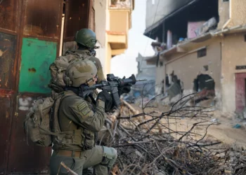 Tropas de la Brigada Kfir descubren armas y municiones de Hamás
