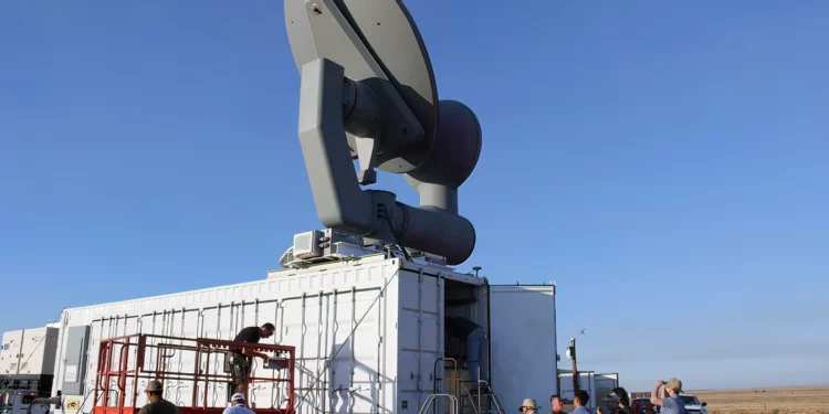 Raytheon desarrollará sistemas de antenas de microondas para defensa
