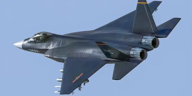 El caza chino J-31 podría volar en Pakistán y sustituir al F-16