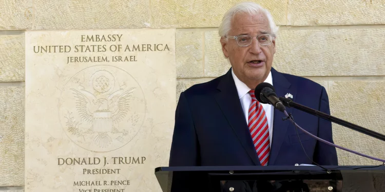 David Friedman, embajador de la administración Trump: Biden obstaculiza el esfuerzo bélico de Israel y miente descaradamente cuando acusa de “bombardeos indiscriminados”