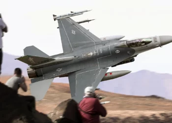 El sorprendente primer vuelo del F-16 y su impacto en la aviación