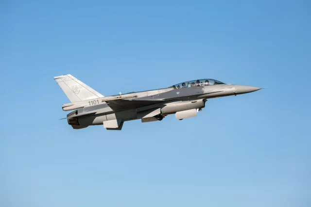 Estados Unidos entrega el primer F-16 Block 70 a Bulgaria