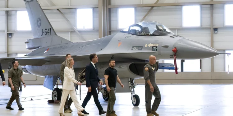 Dinamarca retrasa entrega de F-16 a Ucrania: Falta de preparación
