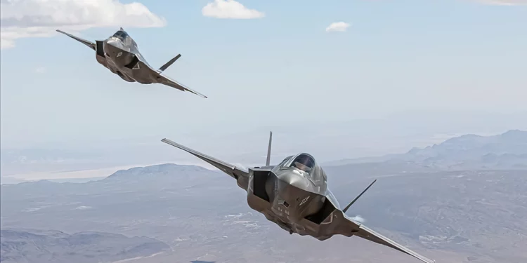 Grecia busca avanzar en su defensa con la compra de cazas F-35