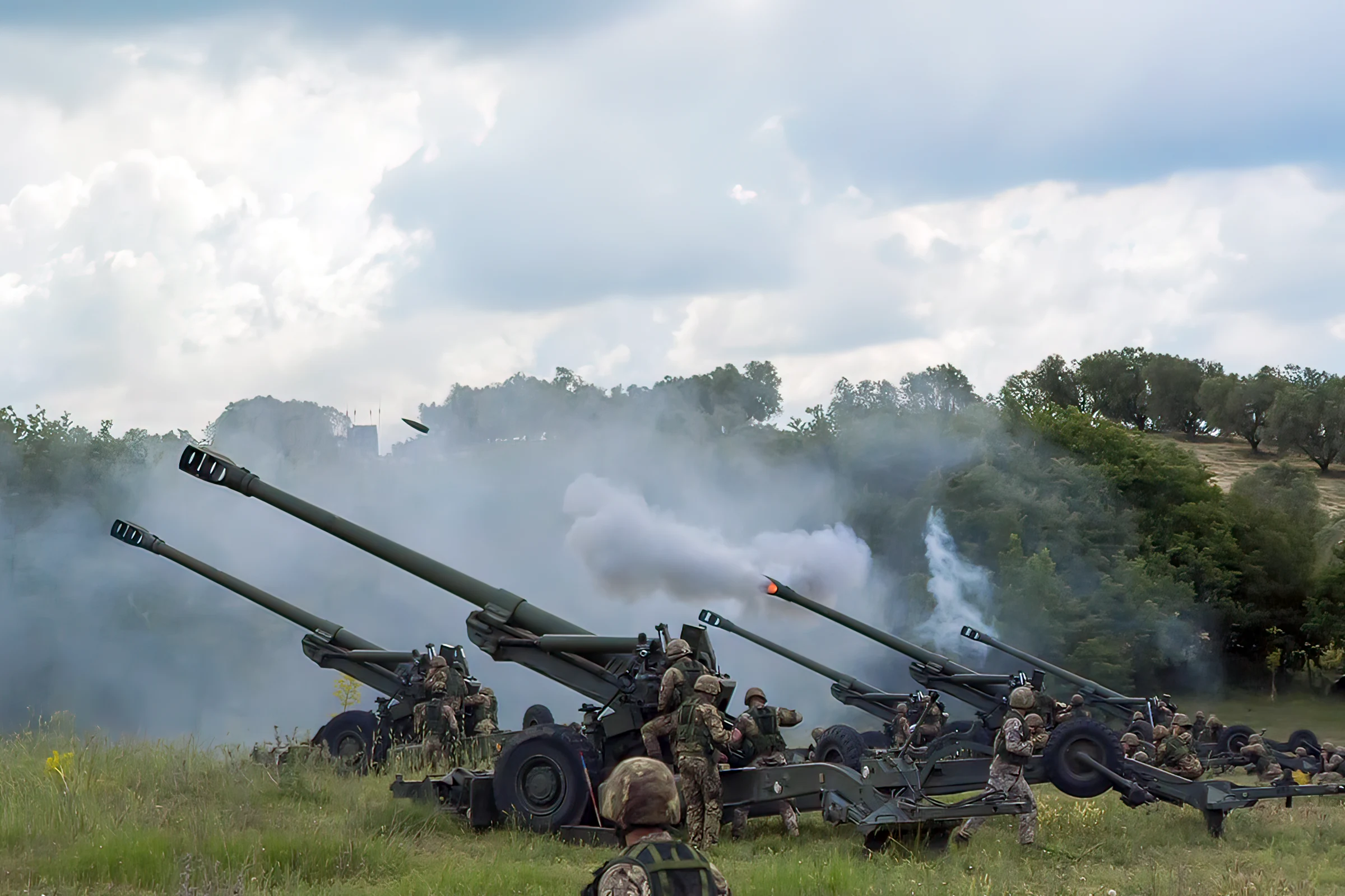 Батарею гаубиц. 155мм гаубица FH-70. M777 155mm Howitzer. FH 155 гаубица.