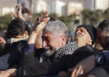 Masivo funeral en Irán por miembros del CGRI muertos en ataque atribuido a Israel
