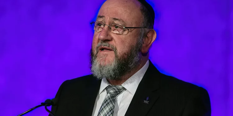 Gran rabino del Reino Unido: las acusaciones de “genocidio” contra Israel son una “inversión moral”