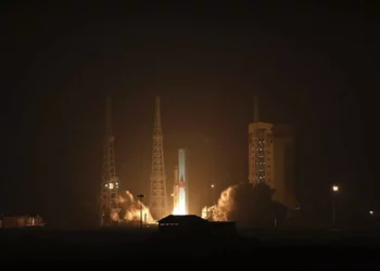 Irán dice haber lanzado simultáneamente 3 satélites