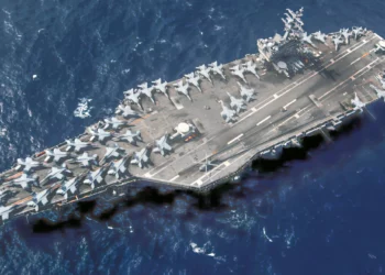 El portaaviones USS Harry S. Truman visto desde el cielo. (U.S. Navy)