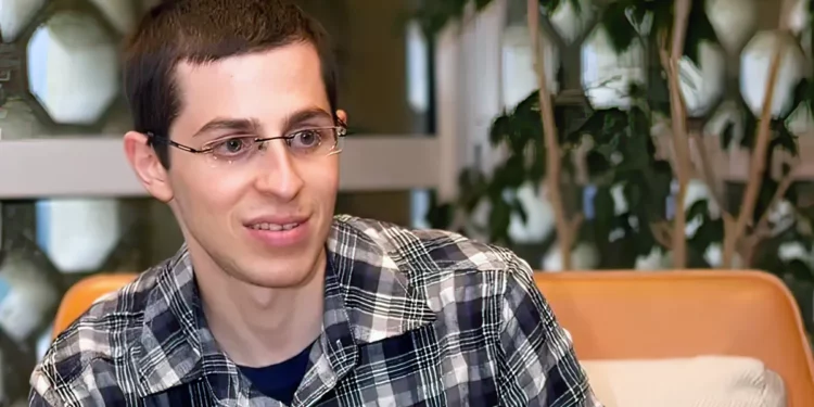 Gilad Shalit se reúne con las familias de los rehenes