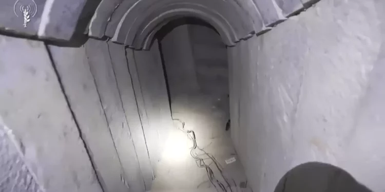 Las FDI revelan túnel de Jan Yunis donde Hamás retuvo a rehenes