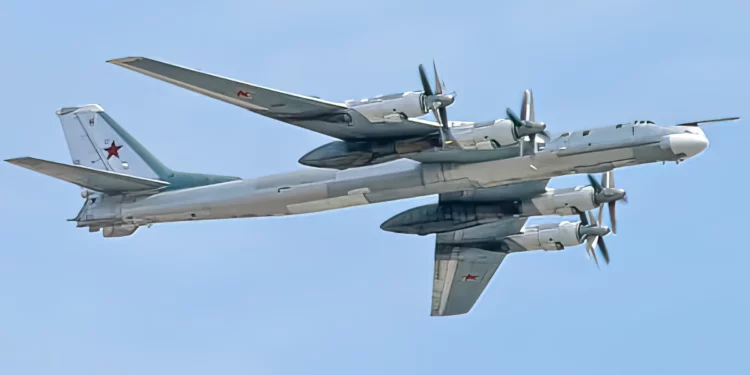 Aviones rusos antisubmarinos Tu-142 sobrevuelan Ártico y Atlántico