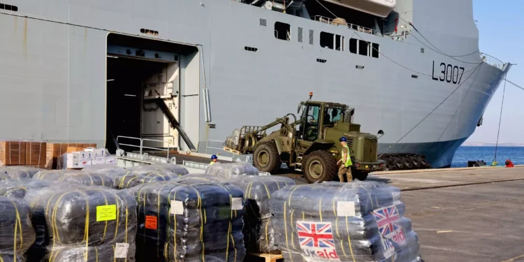 Reino Unido envía el primer cargamento marítimo de ayuda humanitaria a Gaza
