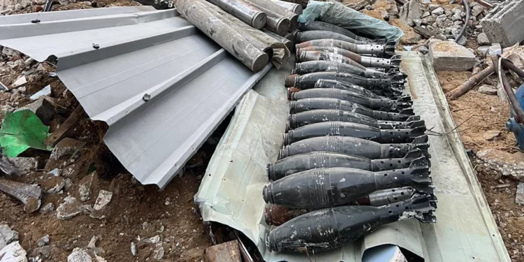 Cohetes de largo alcance ocultos en casas del centro de Gaza