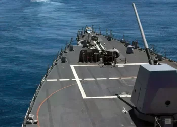 Australia elige a BAE Systems para modernizar cañones navales