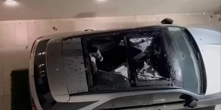 Fragmento de cohete interceptado cae sobre un coche en Ashkelon