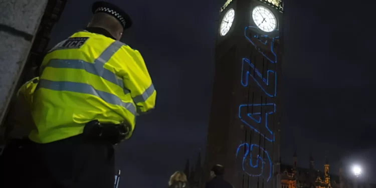 “Del río al mar” proyectado sobre el Big Ben de Londres