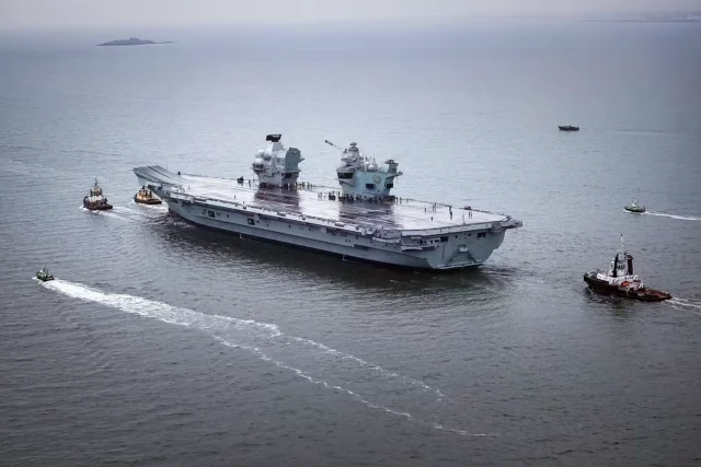 El HMS Prince of Wales reemplaza al HMS Queen Elizabeth tras una falla
